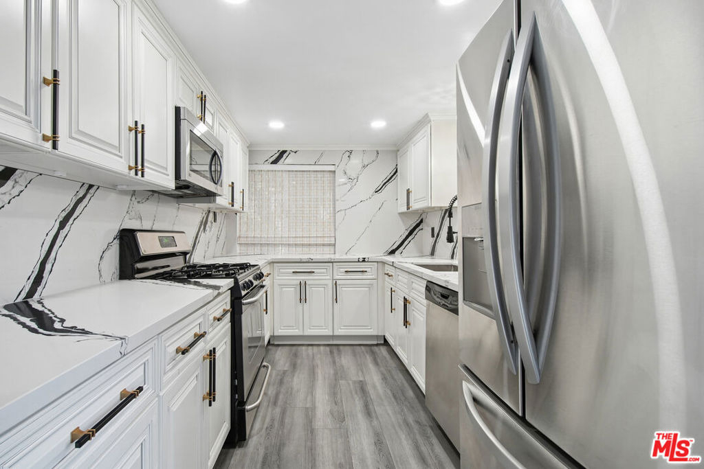 807 N Alfred Street - Photo 7