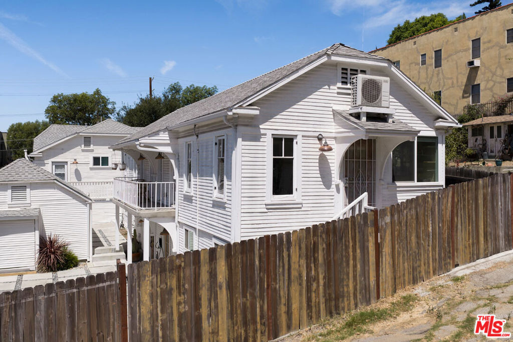 1310 1/2 Lucile Avenue - Photo 15