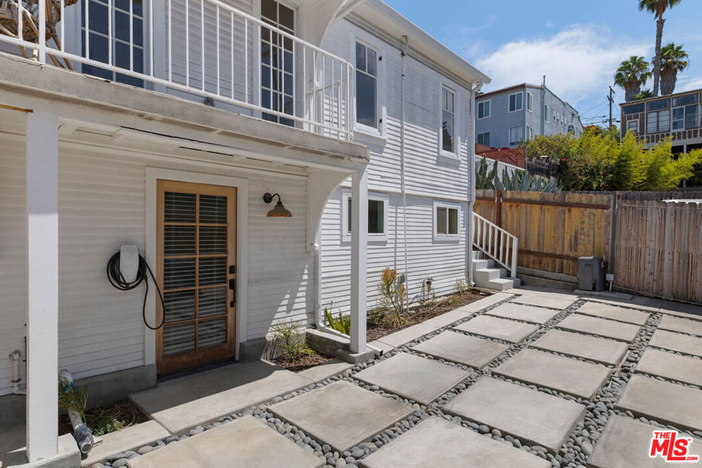 1310 1/2 Lucile Avenue - Photo 10