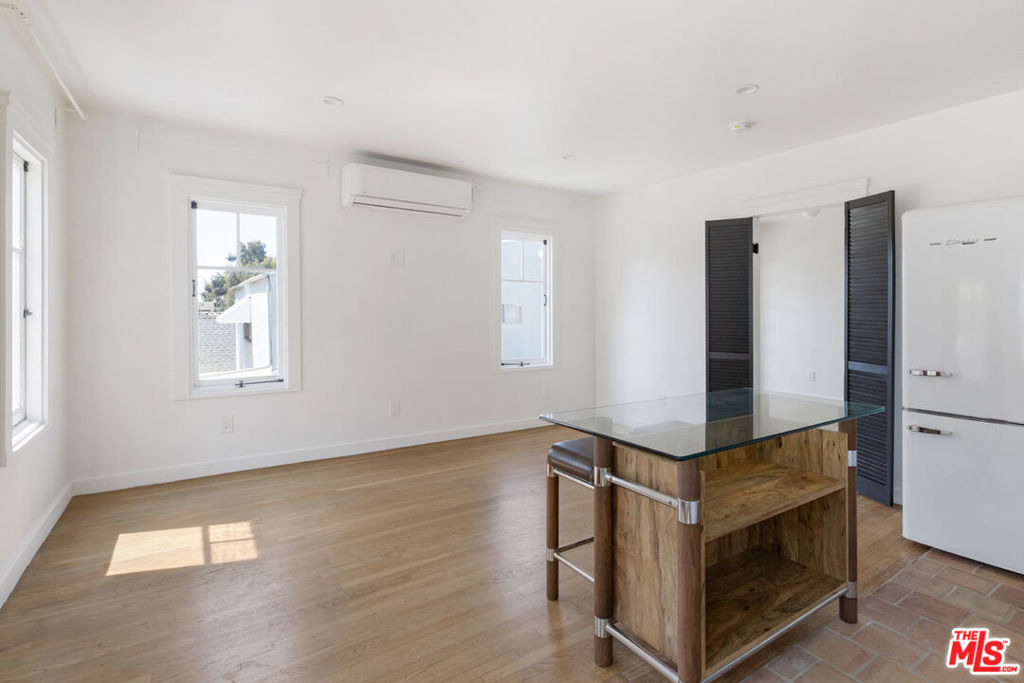 1310 1/2 Lucile Avenue - Photo 5