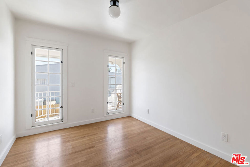 1310 1/2 Lucile Avenue - Photo 6