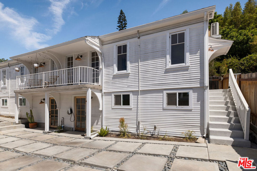 1310 1/2 Lucile Avenue - Photo 0