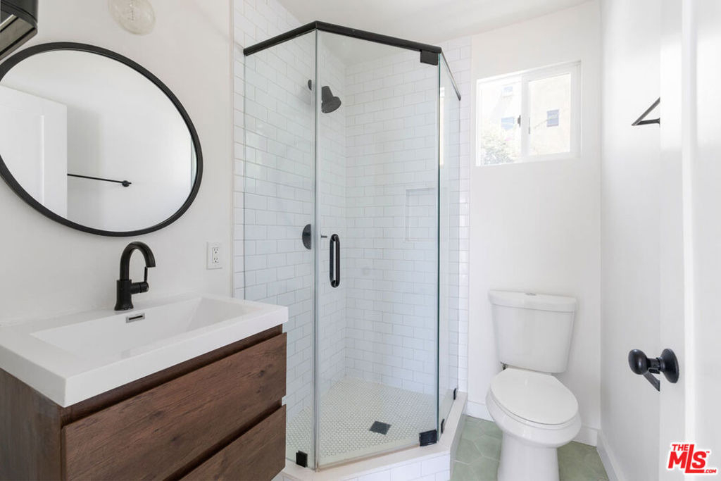 1310 1/2 Lucile Avenue - Photo 8