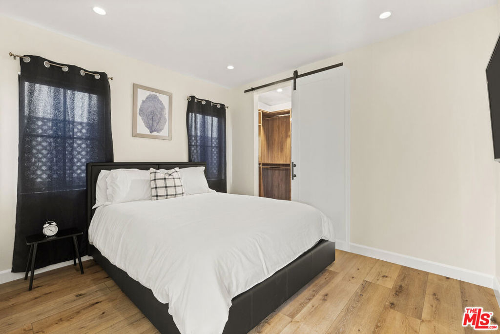 8700 Dorrington Avenue - Photo 14