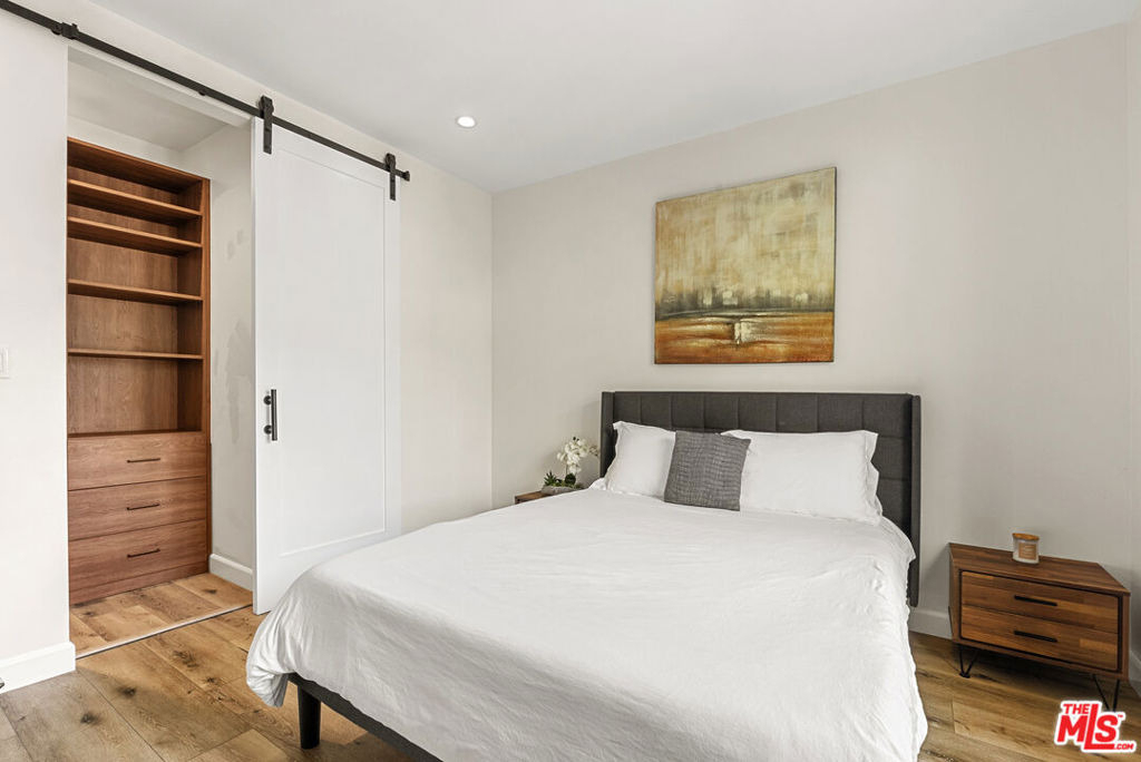 8700 Dorrington Avenue - Photo 12
