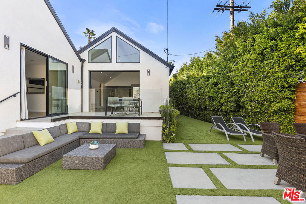 8700 Dorrington Avenue - Photo 16