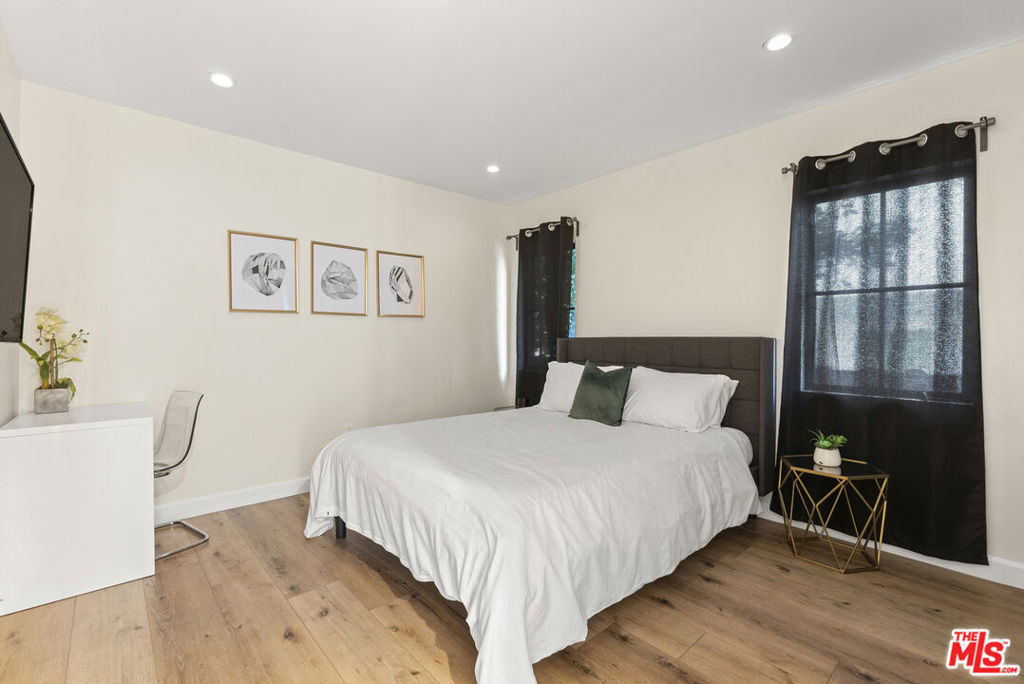 8700 Dorrington Avenue - Photo 13