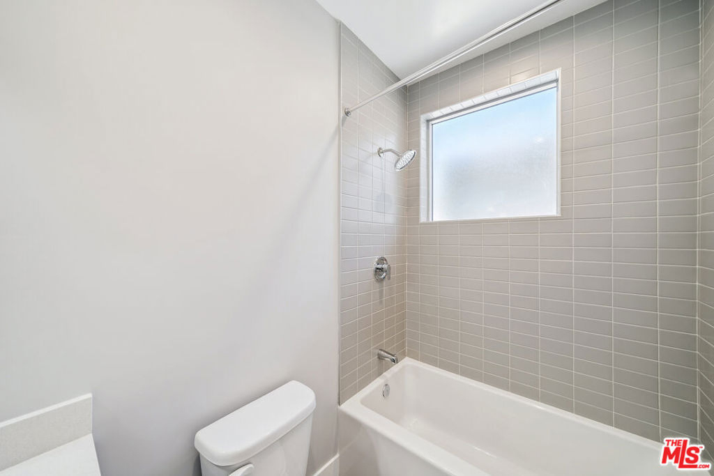 1223 N Hayworth Avenue - Photo 21
