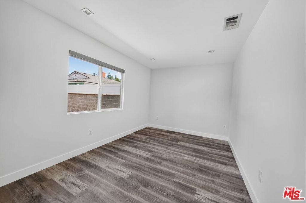6635 Riverton Avenue - Photo 21