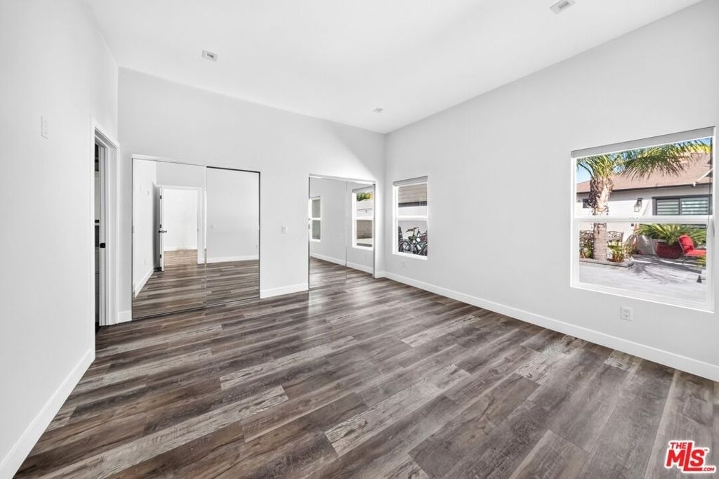 6635 Riverton Avenue - Photo 16