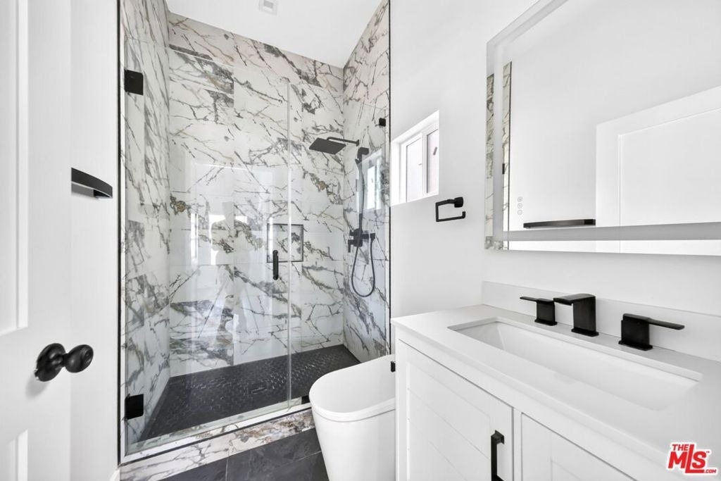 6635 Riverton Avenue - Photo 17