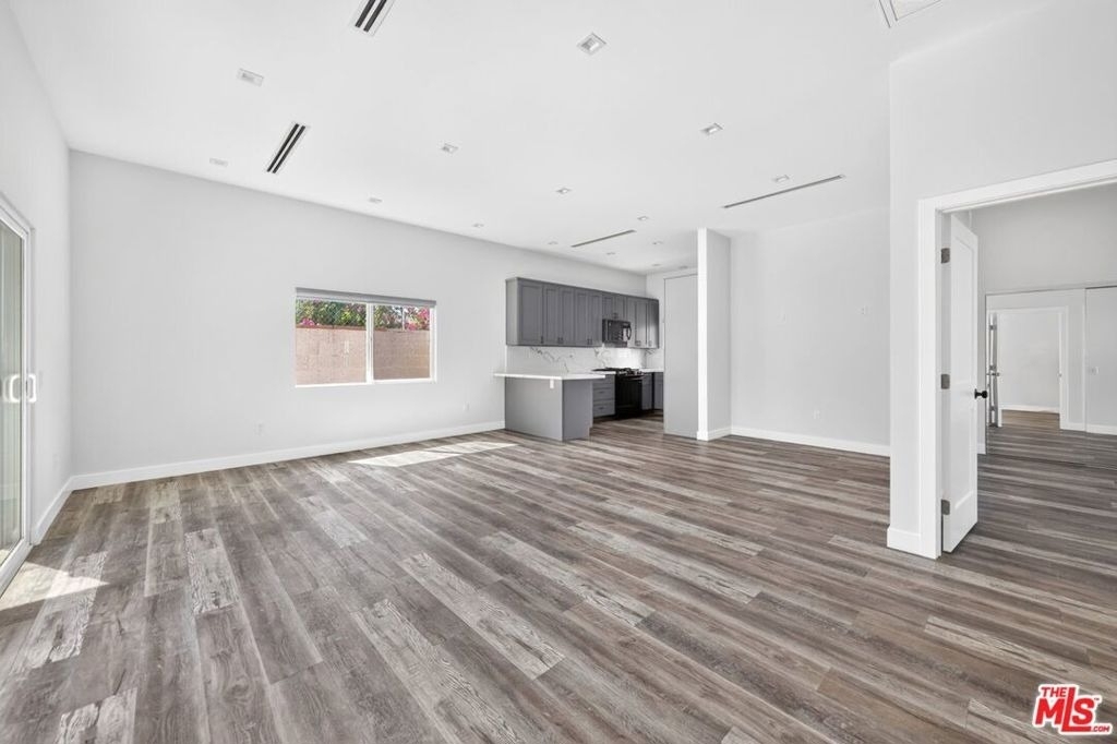 6635 Riverton Avenue - Photo 5