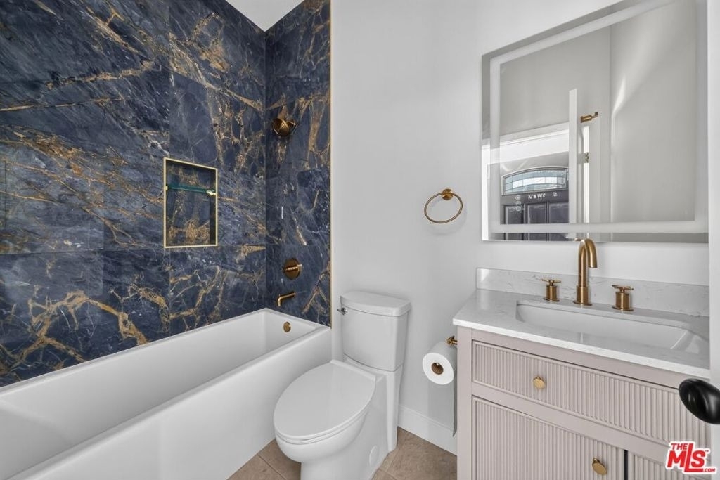 6635 Riverton Avenue - Photo 12