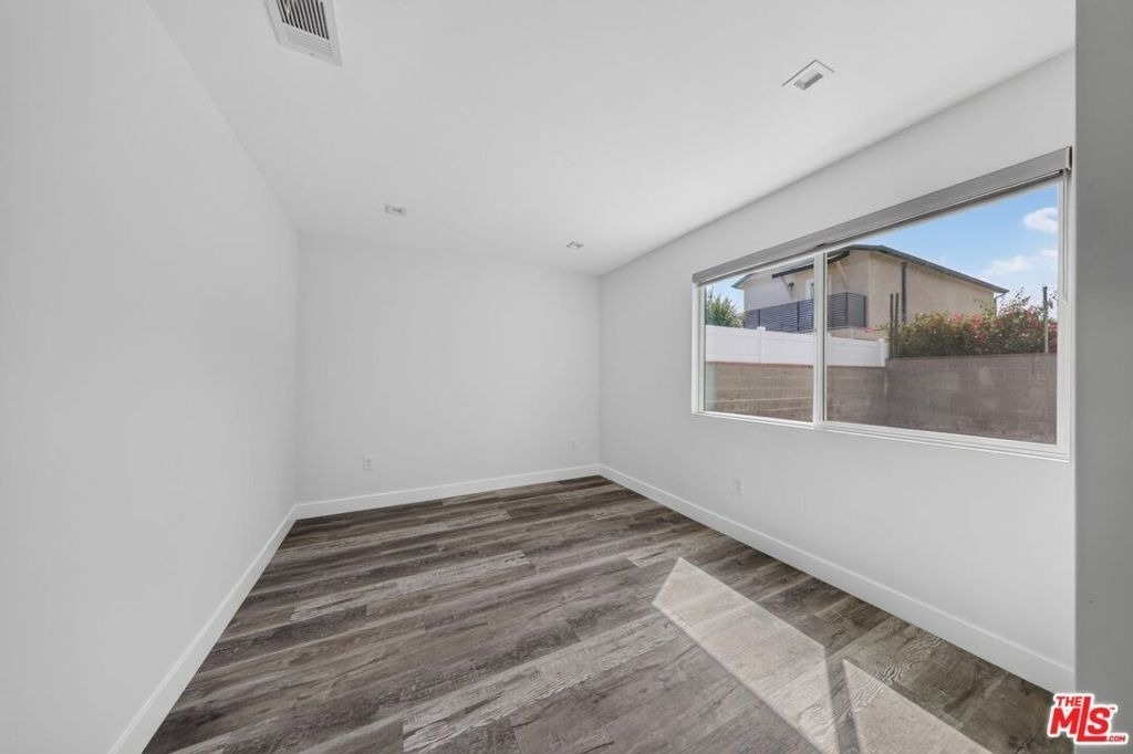 6635 Riverton Avenue - Photo 19