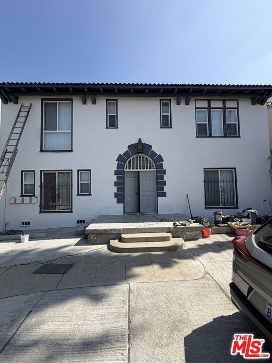 926 S Mariposa Avenue - Photo 0