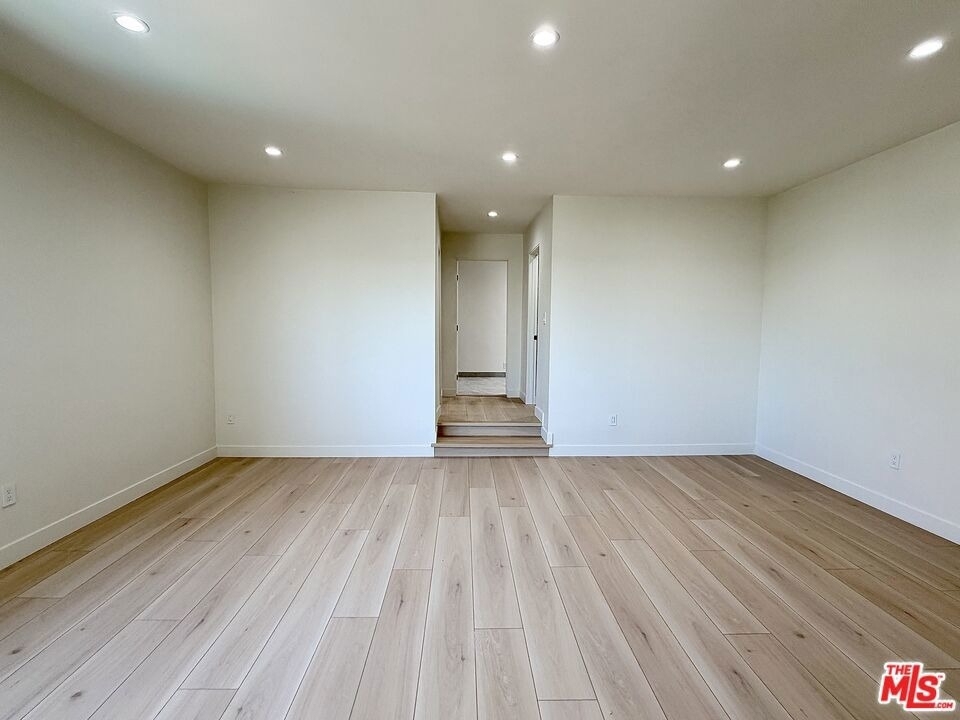 5237 Newcastle Avenue - Photo 26