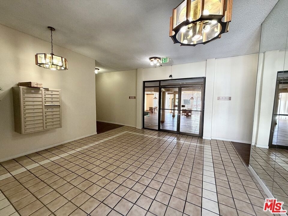 5237 Newcastle Avenue - Photo 2