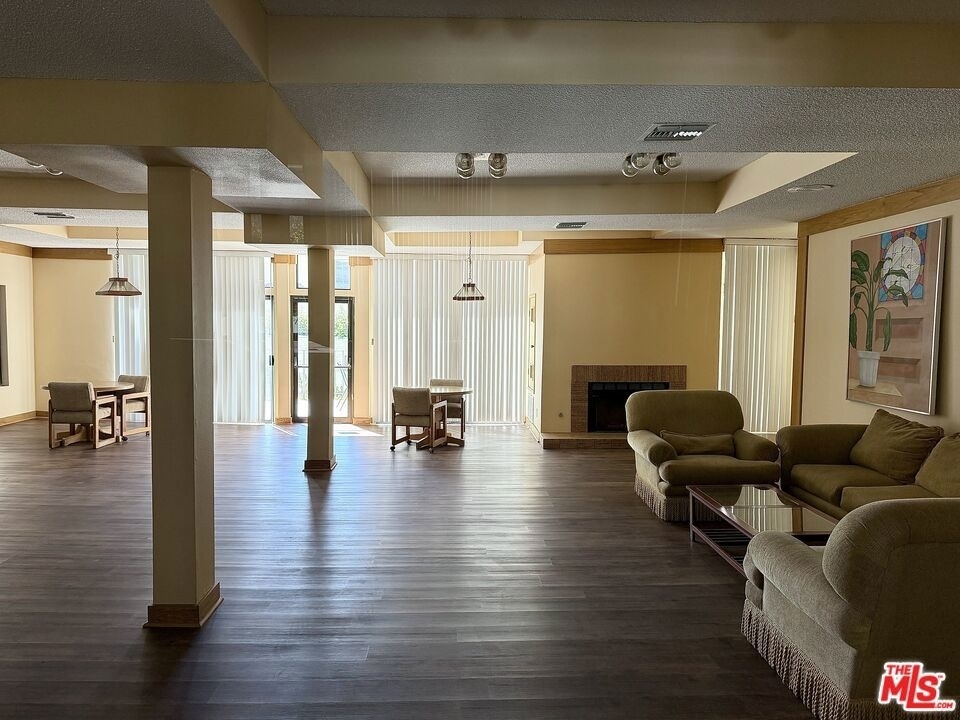 5237 Newcastle Avenue - Photo 47