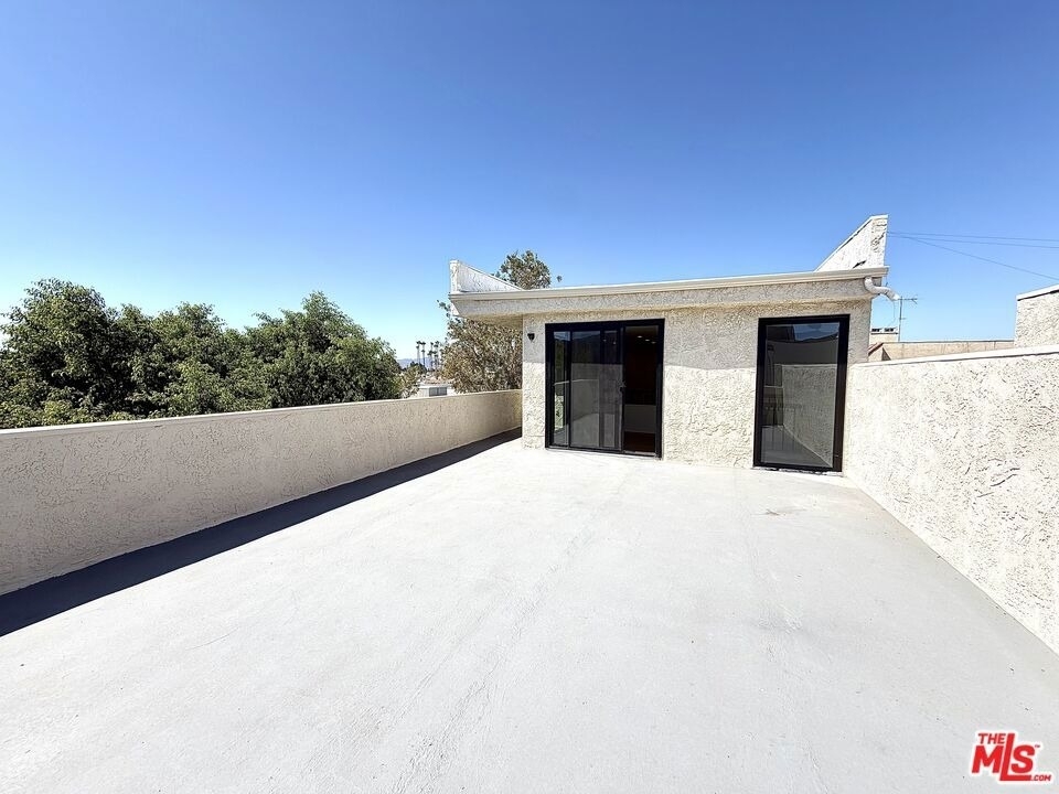 5237 Newcastle Avenue - Photo 43