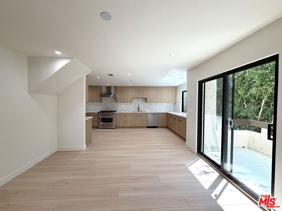 5237 Newcastle Avenue - Photo 19