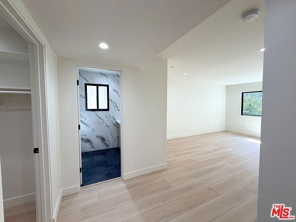 5237 Newcastle Avenue - Photo 33