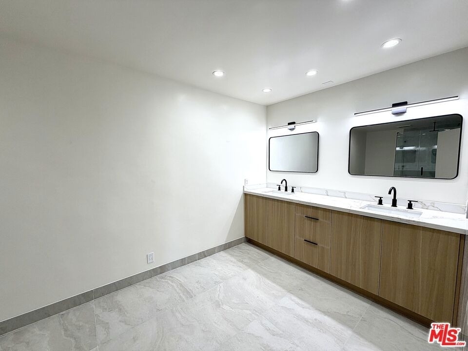 5237 Newcastle Avenue - Photo 30