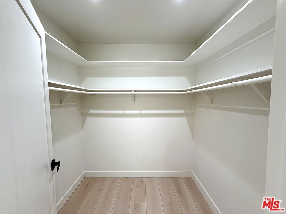 5237 Newcastle Avenue - Photo 38