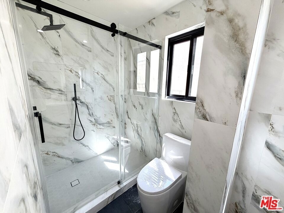 5237 Newcastle Avenue - Photo 37