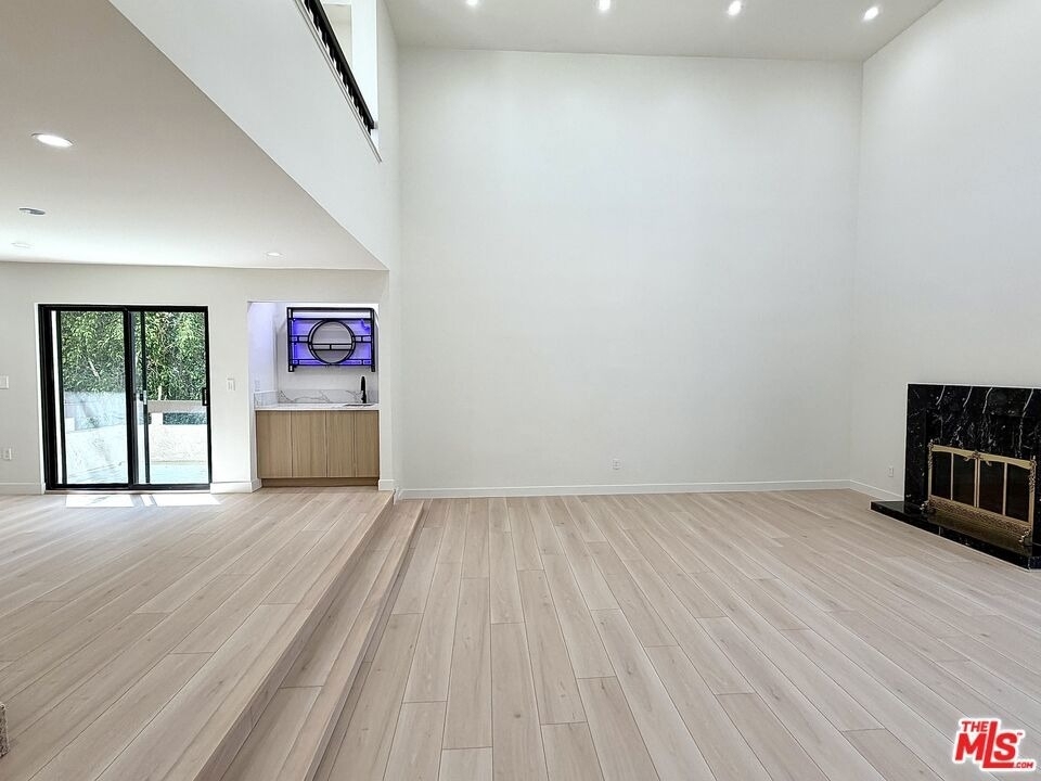 5237 Newcastle Avenue - Photo 4