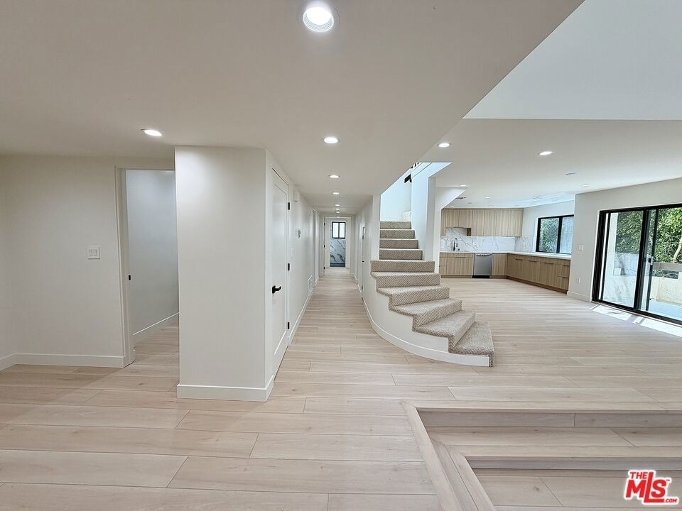 5237 Newcastle Avenue - Photo 6