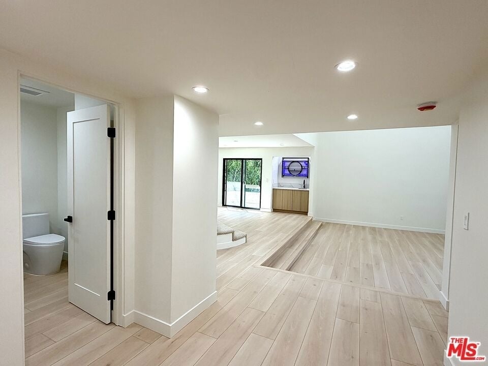 5237 Newcastle Avenue - Photo 3