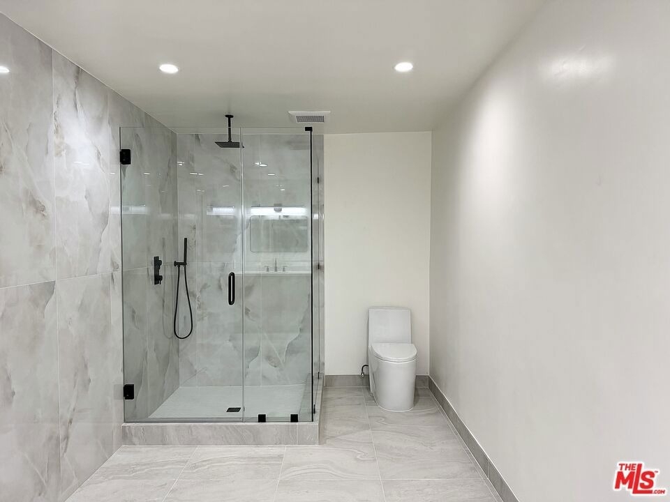 5237 Newcastle Avenue - Photo 32