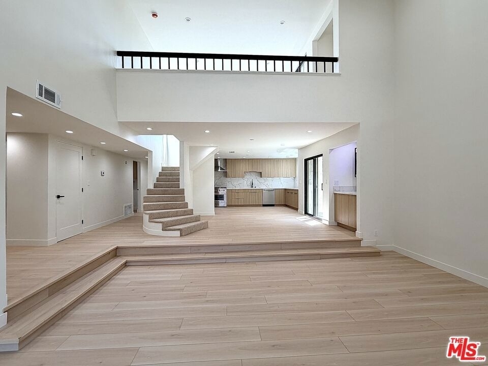 5237 Newcastle Avenue - Photo 13