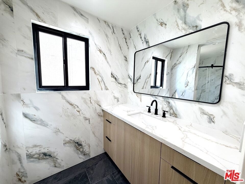 5237 Newcastle Avenue - Photo 36