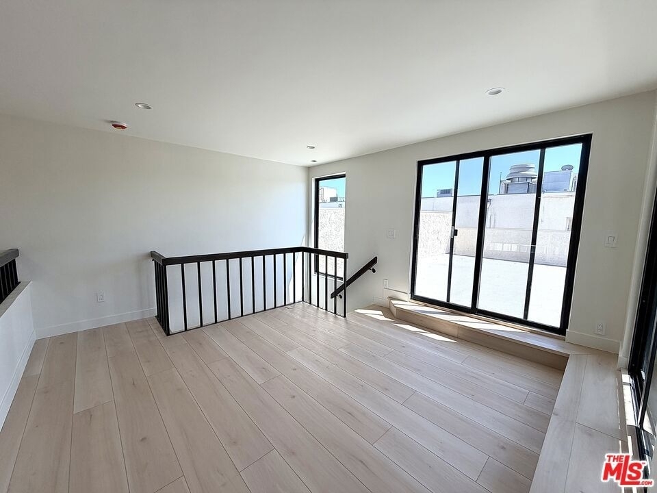 5237 Newcastle Avenue - Photo 41