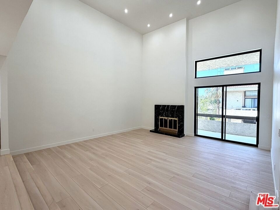 5237 Newcastle Avenue - Photo 12