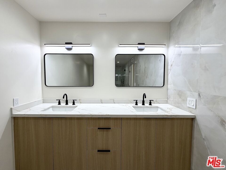5237 Newcastle Avenue - Photo 31
