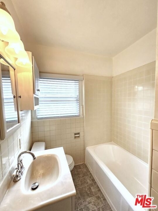 10558 Santa Monica Boulevard - Photo 17