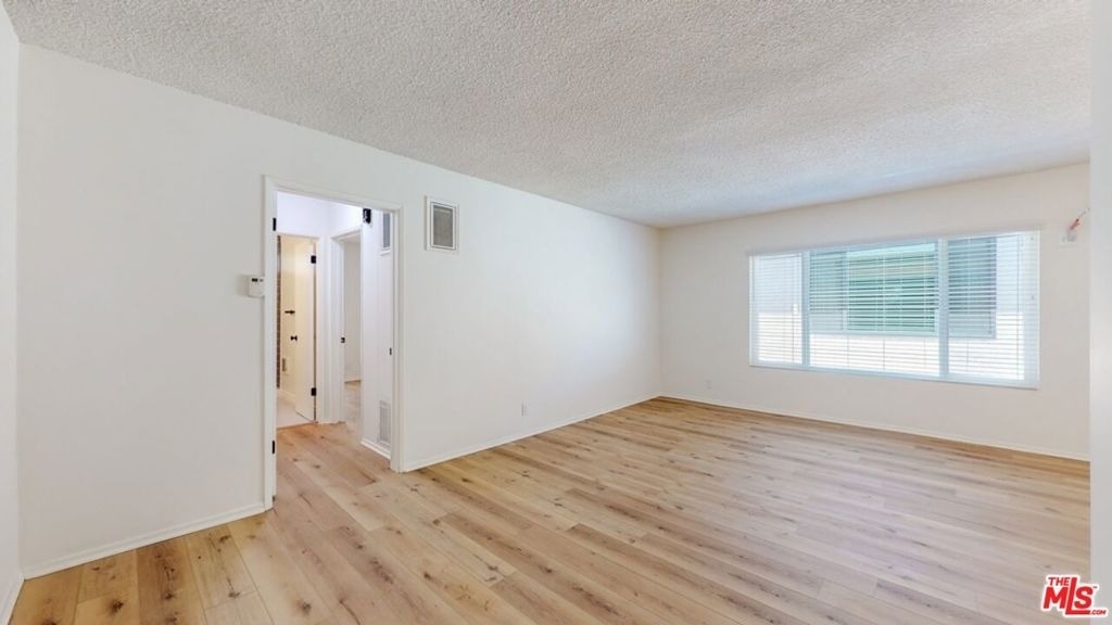 1833 Manning Avenue - Photo 2