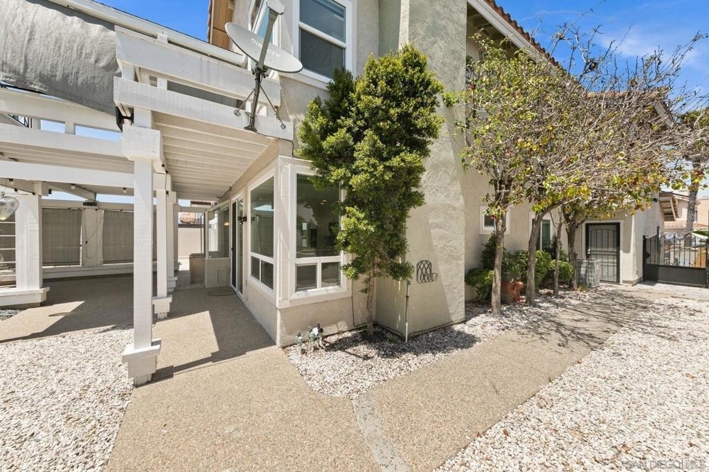1068 Pacific Hill St - Photo 29