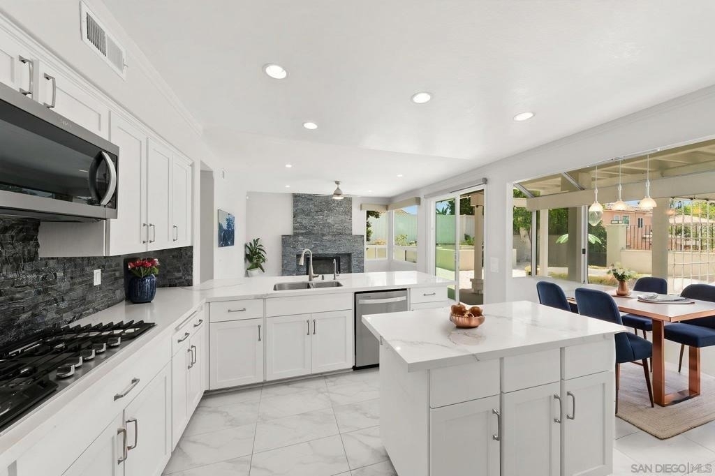 1068 Pacific Hill St - Photo 15