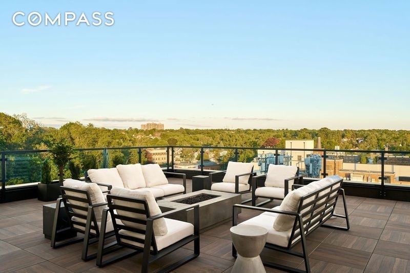 Douglaston Parkway - Photo 7