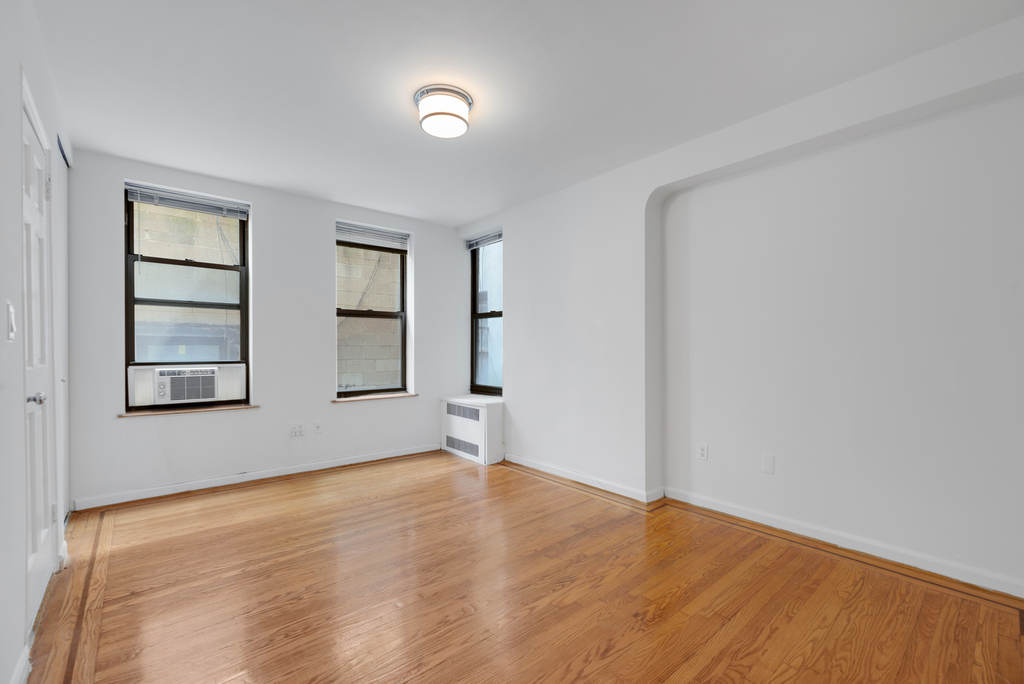 East 31st Street - Photo 3