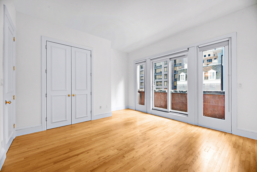 East 57th Street - Photo 4