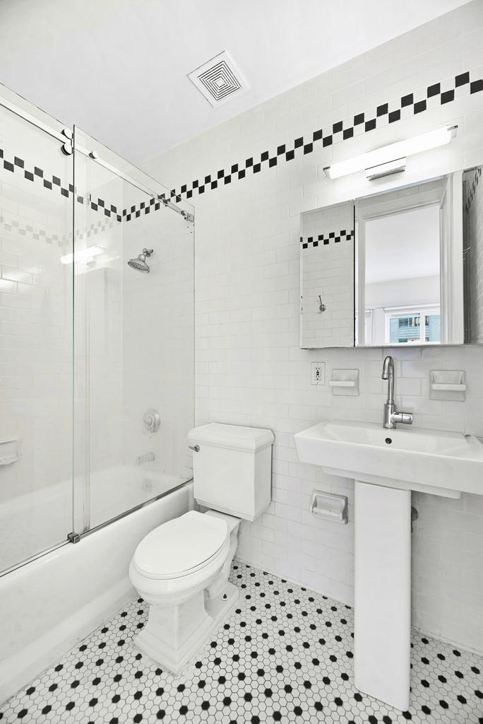 East 57th Street - Photo 9