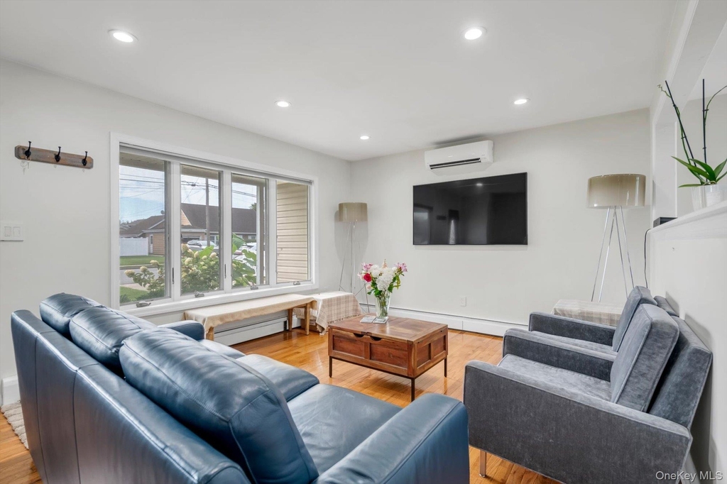 1055 Jefferson Street - Photo 2