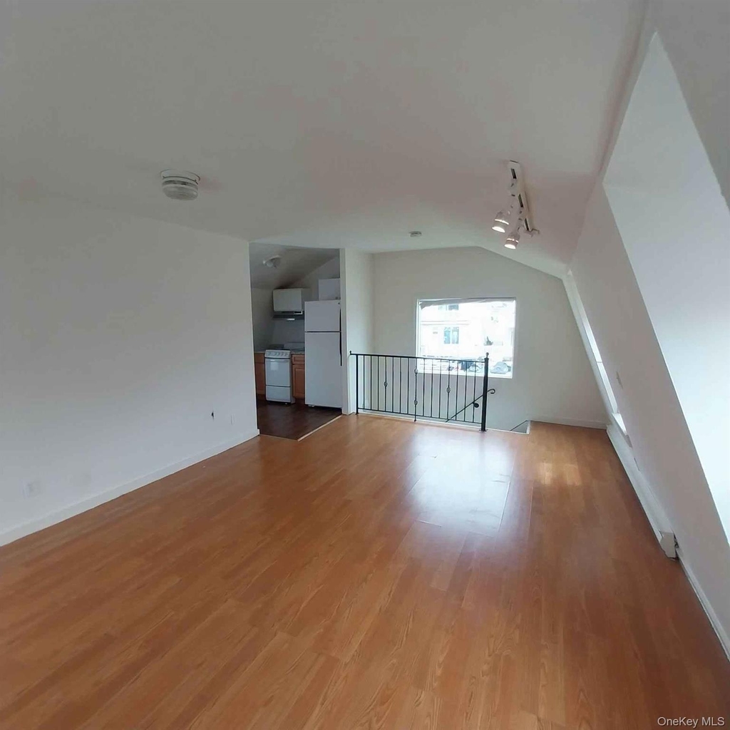 429 Guy Lombardo Avenue - Photo 6