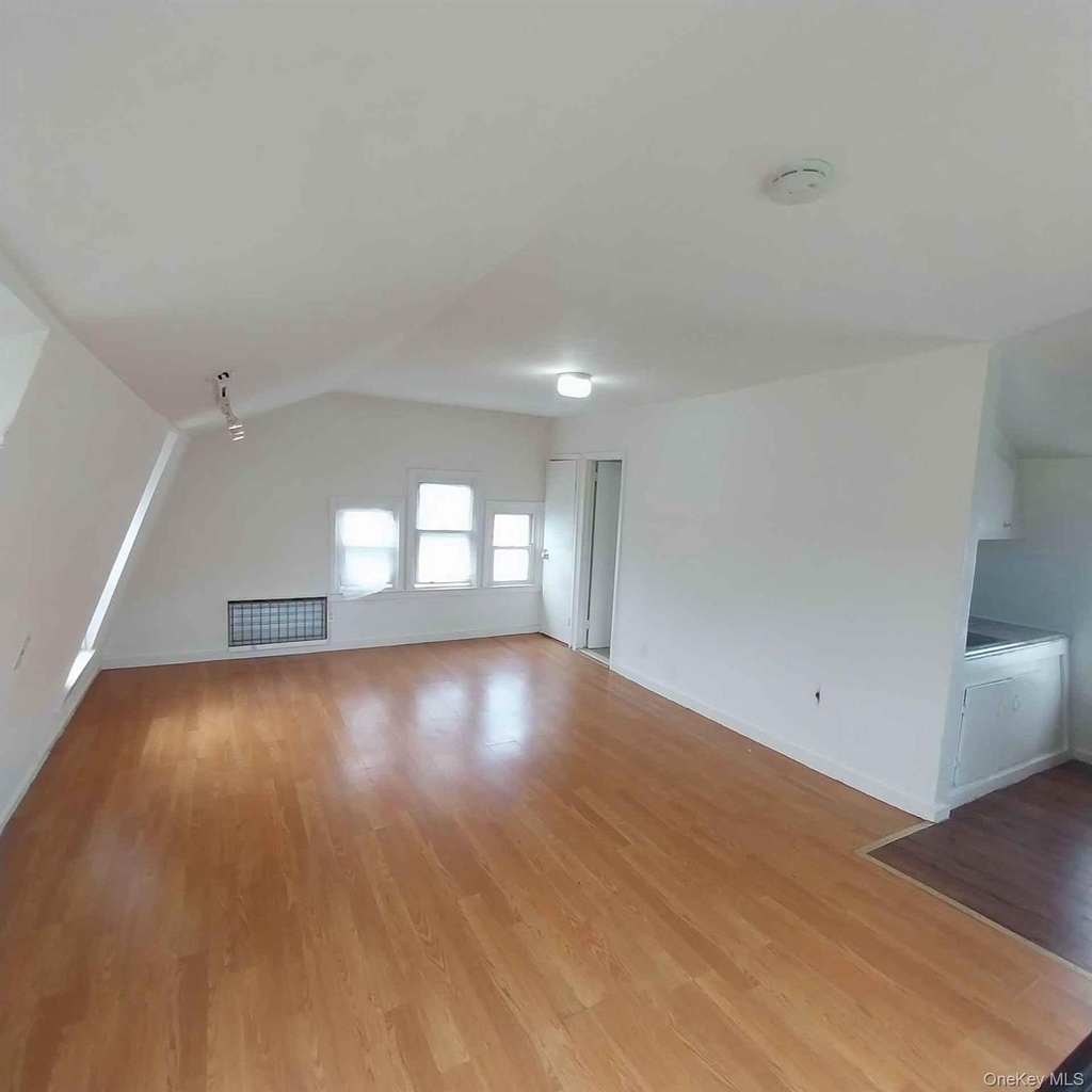 429 Guy Lombardo Avenue - Photo 5