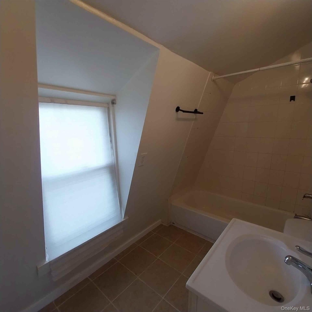 429 Guy Lombardo Avenue - Photo 7