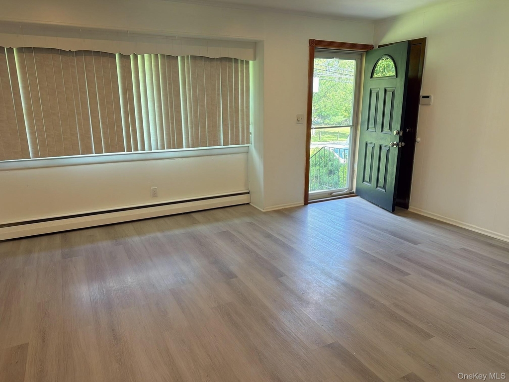 10 Kings Park Road - Photo 3